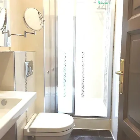 Mini House * Παρίσι